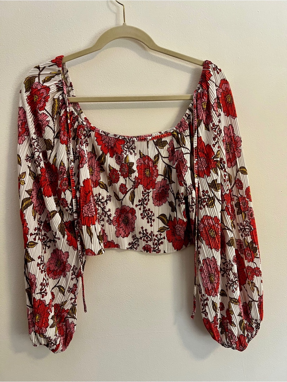Steve Madden Red and White Floral Off-Shoulder Crop Top